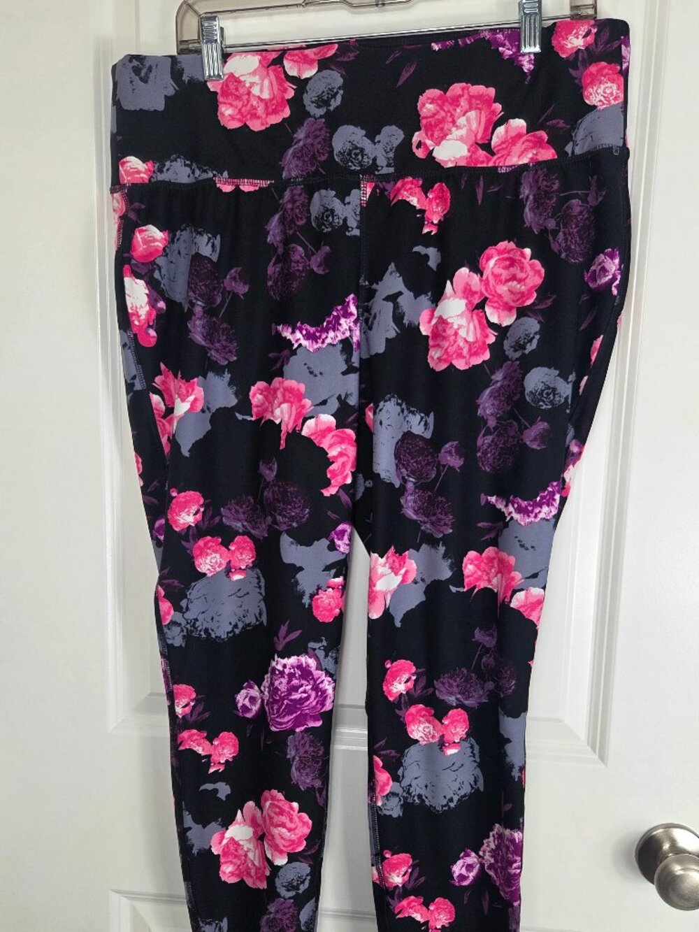 Livi Active Black Floral 7/8 Leggings